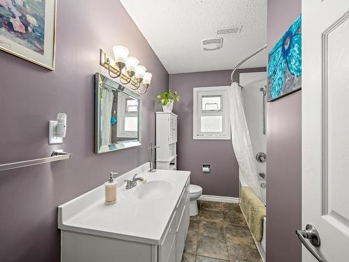 2188 Noel Ave, Comox, BC - Indoor Photo Showing Bathroom