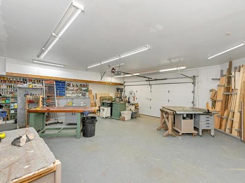 2021 Mable Rd, Shawnigan Lake, BC - Indoor Photo Showing Garage