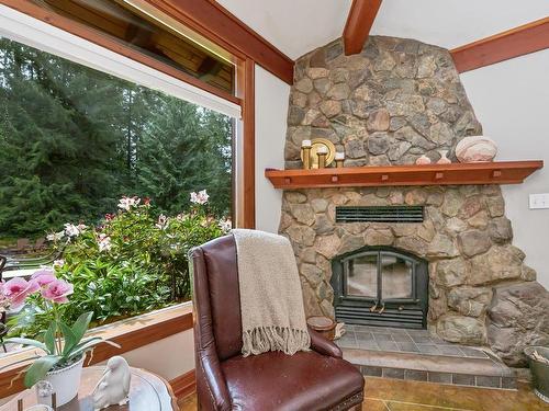 2021 Mable Rd, Shawnigan Lake, BC - Indoor Photo Showing Living Room With Fireplace