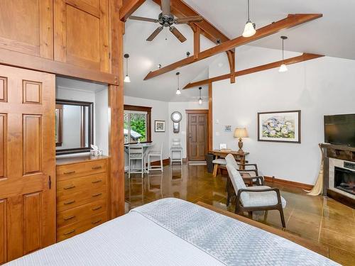 2021 Mable Rd, Shawnigan Lake, BC - Indoor With Fireplace