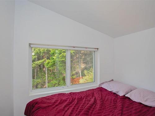 3400 Horne Lake Caves Rd, Qualicum Beach, BC - Indoor Photo Showing Bedroom