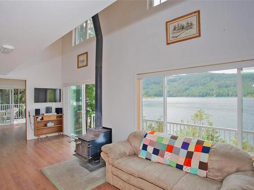 3400 Horne Lake Caves Rd, Qualicum Beach, BC - Indoor Photo Showing Living Room