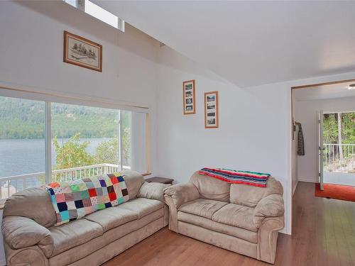 3400 Horne Lake Caves Rd, Qualicum Beach, BC - Indoor Photo Showing Living Room