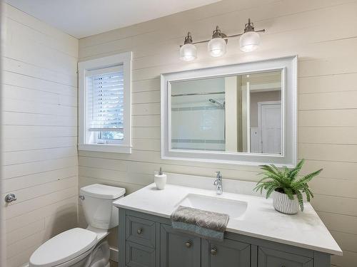 5216 Stag Rd, Highlands, BC - Indoor Photo Showing Bathroom