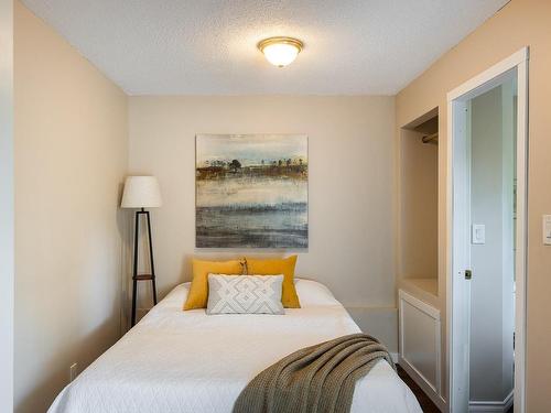 5216 Stag Rd, Highlands, BC - Indoor Photo Showing Bedroom