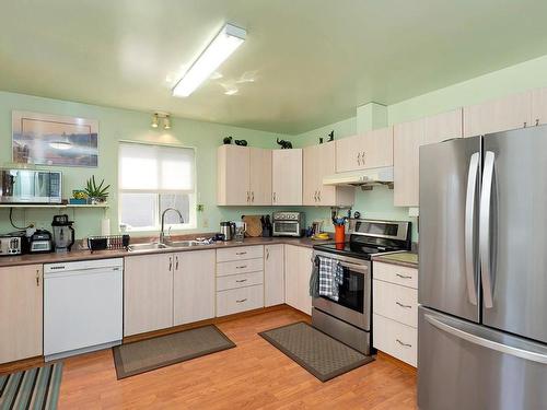 1830 Meadowlark Cres, Nanaimo, BC - Indoor Photo Showing Kitchen With Double Sink