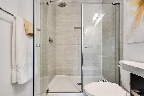 33 Soho Street, Hamilton, ON - Indoor Photo Showing Bathroom