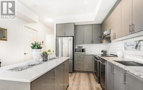509 - 9000 Jane Street, Vaughan, ON - Indoor Photo Showing Kitchen With Upgraded Kitchen
