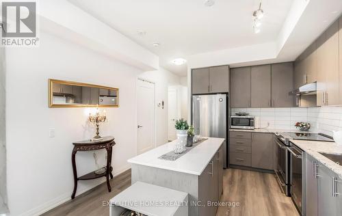 509 - 9000 Jane Street, Vaughan, ON - Indoor Photo Showing Kitchen With Upgraded Kitchen