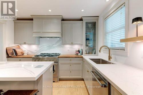 730 Grand View Avenue, Burlington, ON - Indoor Photo Showing Kitchen With Upgraded Kitchen