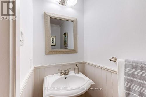 730 Grand View Avenue, Burlington, ON - Indoor Photo Showing Bathroom