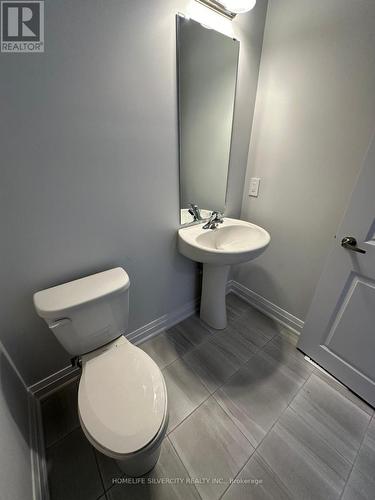 13 O'Neill Street, Kawartha Lakes, ON - Indoor Photo Showing Bathroom