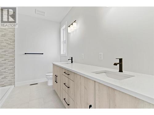 3770 Turnbull Road, West Kelowna, BC - Indoor Photo Showing Bathroom