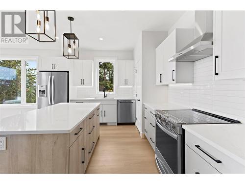 3770 Turnbull Road, West Kelowna, BC - Indoor Photo Showing Kitchen With Upgraded Kitchen