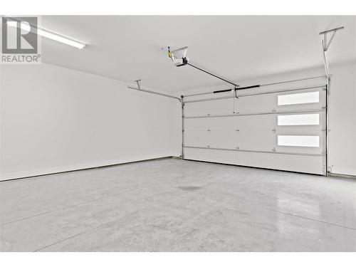 3770 Turnbull Road, West Kelowna, BC - Indoor Photo Showing Garage