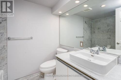 1704 - 5 Concorde Place, Toronto, ON - Indoor Photo Showing Bathroom