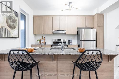 3364 Thunderbird Promenade, Pickering, ON - Indoor Photo Showing Kitchen With Upgraded Kitchen