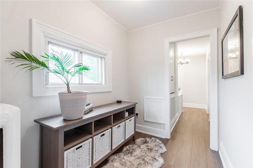 463 Charlton Avenue, Hamilton, ON - Indoor Photo Showing Other Room