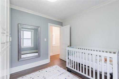 463 Charlton Avenue, Hamilton, ON - Indoor Photo Showing Bedroom