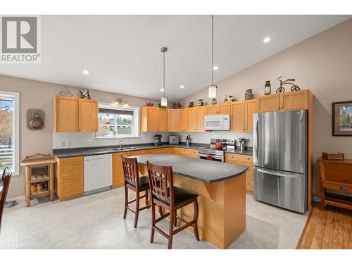 6594 Foothills Road, 100 Mile House, BC - Indoor Photo Showing Kitchen