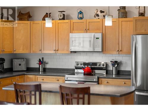 6594 Foothills Road, 100 Mile House, BC - Indoor Photo Showing Kitchen