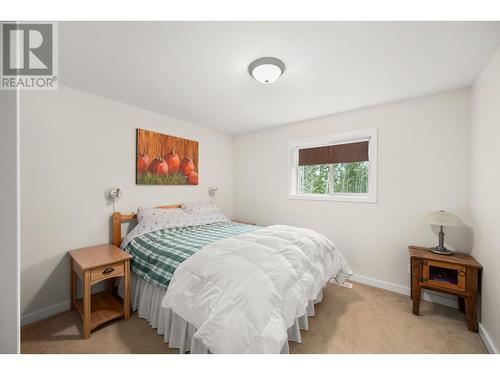 6594 Foothills Road, 100 Mile House, BC - Indoor Photo Showing Bedroom