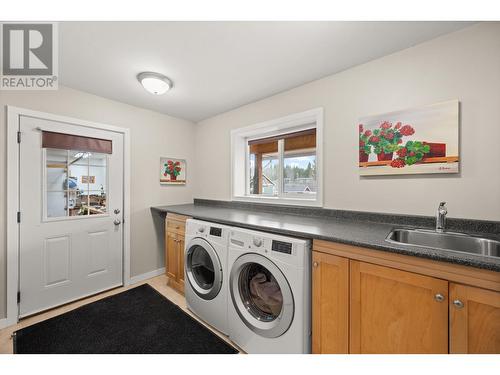 6594 Foothills Road, 100 Mile House, BC - Indoor Photo Showing Laundry Room