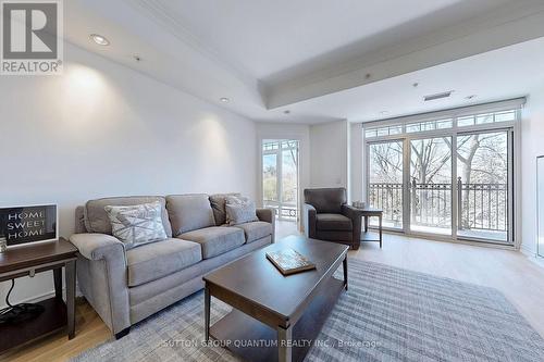 304 - 205 Lakeshore Road W, Oakville, ON - Indoor Photo Showing Living Room