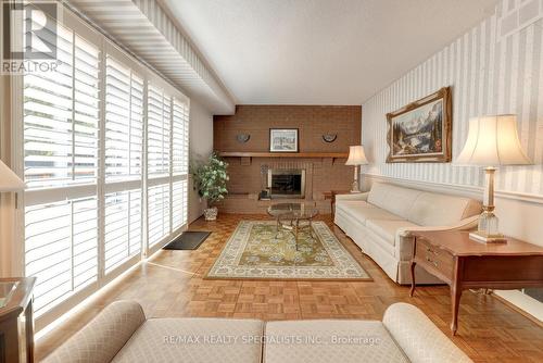 1172 Geran Crescent, Mississauga, ON - Indoor Photo Showing Living Room With Fireplace