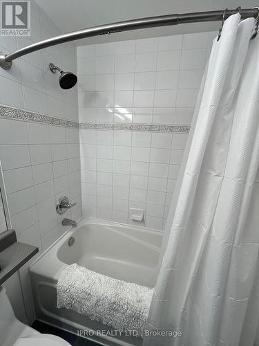 1004 - 1359 Rathburn Road, Mississauga (Rathwood), ON - Indoor Photo Showing Bathroom