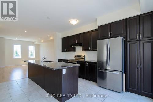 22 Utter Place, Hamilton, ON - Indoor Photo Showing Kitchen