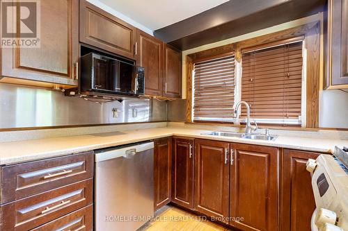 259 Mcnaughton Avenue E, Chatham-Kent, ON - Indoor Photo Showing Kitchen With Double Sink