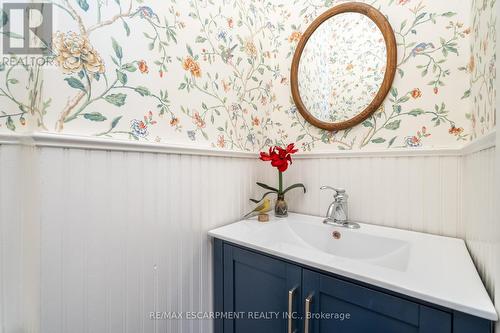 143 Wentworth Street N, Hamilton, ON - Indoor Photo Showing Bathroom