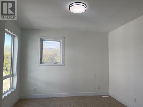 210 Kneller Road Unit# 9, Kelowna, BC - Indoor Photo Showing Other Room