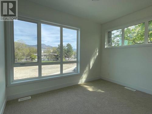 210 Kneller Road Unit# 9, Kelowna, BC - Indoor Photo Showing Other Room