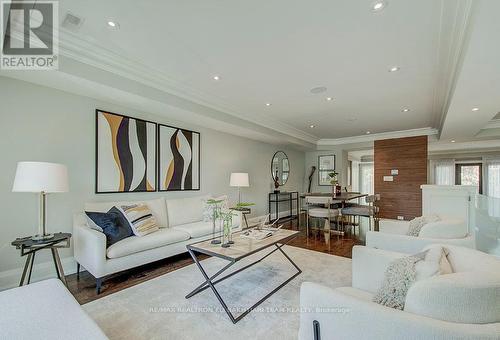 100 Parklea Drive, Toronto, ON - Indoor Photo Showing Living Room