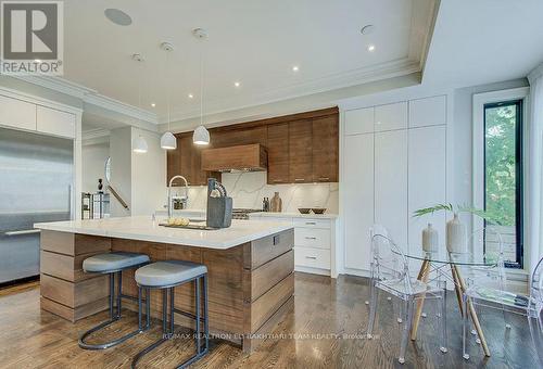 100 Parklea Drive, Toronto, ON - Indoor Photo Showing Kitchen