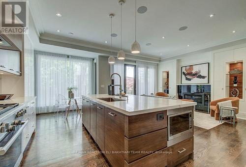 100 Parklea Drive, Toronto, ON - Indoor Photo Showing Kitchen With Upgraded Kitchen