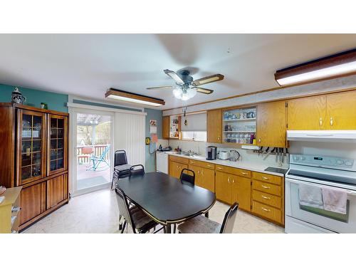 1075 King Street, Cranbrook, BC - Indoor Photo Showing Kitchen
