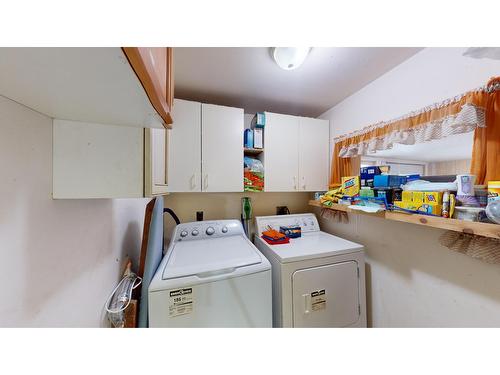 1075 King Street, Cranbrook, BC - Indoor Photo Showing Laundry Room