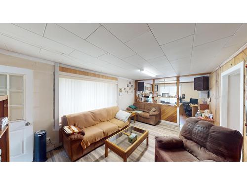 1075 King Street, Cranbrook, BC - Indoor Photo Showing Living Room
