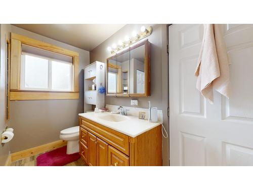 1075 King Street, Cranbrook, BC - Indoor Photo Showing Bathroom