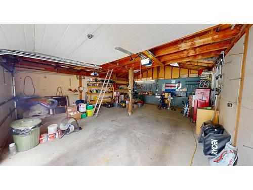 1075 King Street, Cranbrook, BC - Indoor Photo Showing Garage
