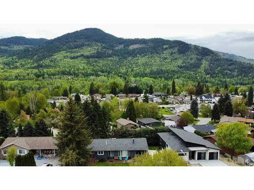 918 7Th Street, Montrose, BC - Outdoor With View