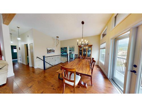 918 7Th Street, Montrose, BC - Indoor Photo Showing Dining Room