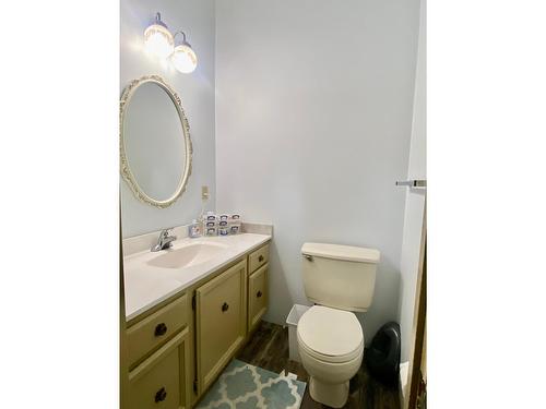 918 7Th Street, Montrose, BC - Indoor Photo Showing Bathroom