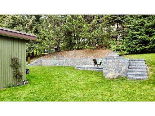 918 7Th Street, Montrose, BC - Outdoor