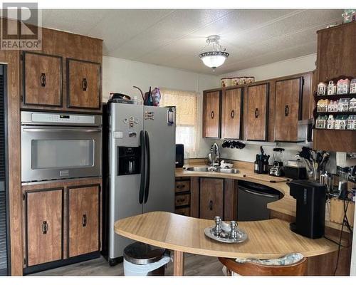 1620 Cariboo  97 Highway Unit# 12, Clinton, BC - Indoor Photo Showing Kitchen With Double Sink