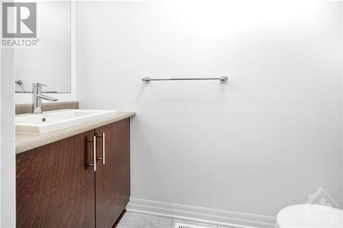 220 Gossamer Street, Ottawa, ON - Indoor Photo Showing Bathroom