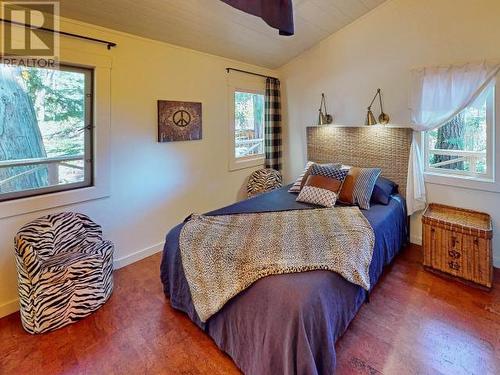 1900/1898 Vancouver Blvd, Savary Island, BC - Indoor Photo Showing Bedroom